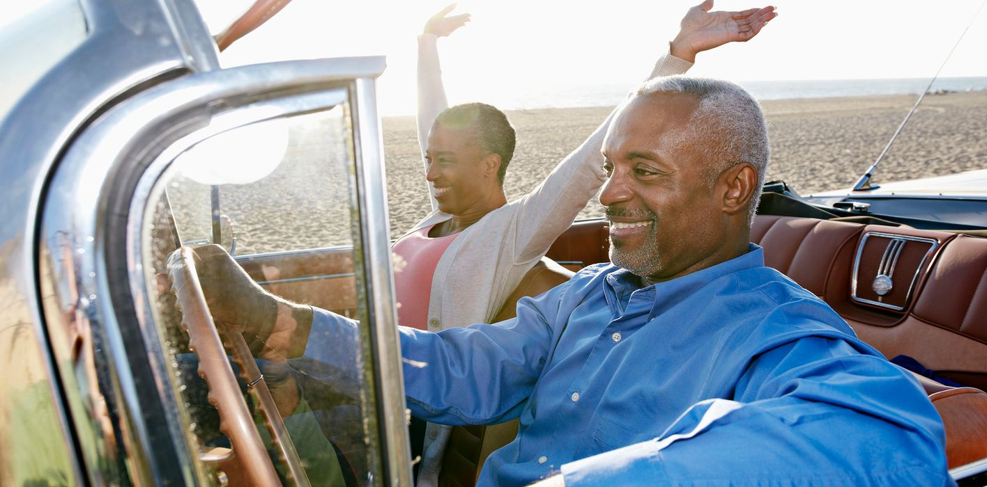 retired-couple-on-summer-road-trip