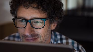 Man reading Northwestern Mutual’s weekly market commentary.