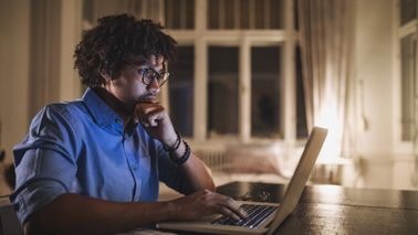 Man reading Northwestern Mutual’s Weekly Market Commentary.
