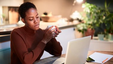 Woman reading Northwestern Mutual’s Weekly Market Commentary.