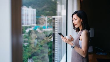 Woman reading Northwestern Mutual’s Weekly Market Commentary.