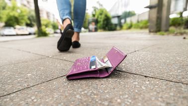 woman leaving wallet on ground
