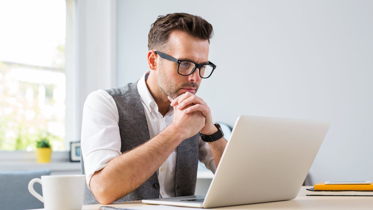 Man reading Northwestern Mutual’s weekly market commentary.